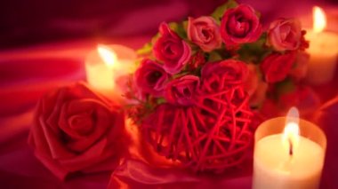 Mum yakma ve çiçek kokulu tatlı çıkıyor. Sevgililer günü tebrik görüntüleri koleksiyonu