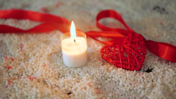 Décoration Saint Valentin Avec Combustion Bougies Ruban Sur Collecte Sable — Video