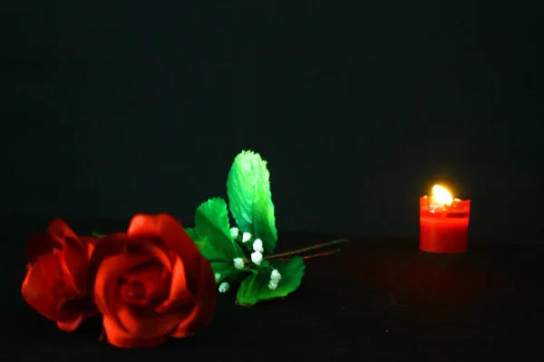 Фотосесія Червоної Троянди Свічки Горить Чорному Тлі День Святого Валентина — стокове фото