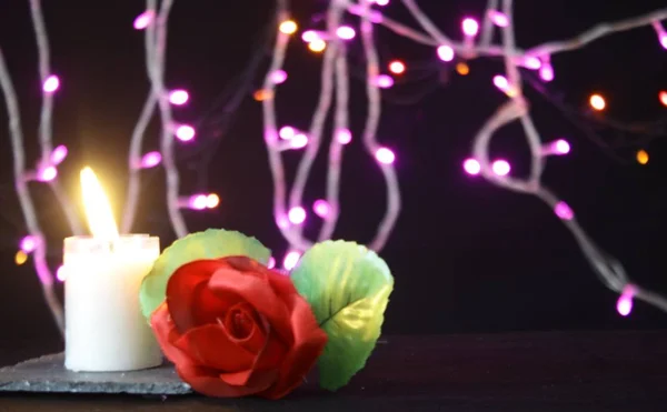 Decoração Dia Dos Namorados Com Lâmpada Flor Vela Queimando Coleção — Fotografia de Stock