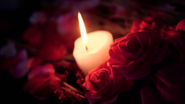 Сжигание Свечей Букет Цветов Дню Святого Валентина — стоковое видео
