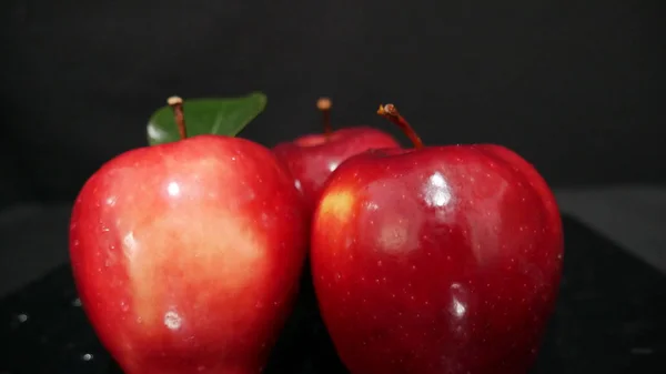 Verse Zoete Appel Met Stoom Blad Fotoshoot Fruit Collectie — Stockfoto