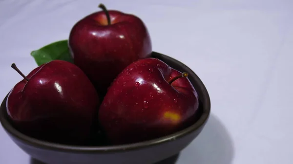 Pomme Douce Avec Feuille Tige Sur Bol Image Collection Fruits — Photo