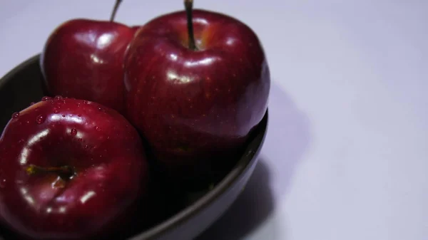 Maçã Fresca Com Folha Caule Tigela Coleção Frutos Imagem — Fotografia de Stock