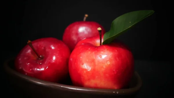 Три Яблука Тарілці Колекції Фруктів — стокове фото