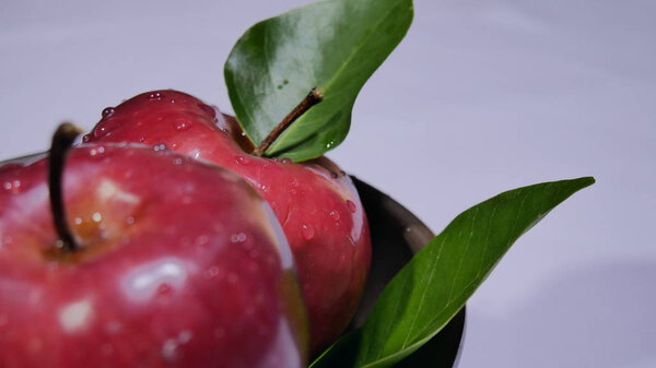 Яблоко на тарелке. Коллекция фотосессии фруктов
