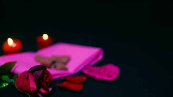 Róże Płonącą Świeczkę Walentynki Słodka Chwila Zdjęcia Kolekcji — Wideo stockowe