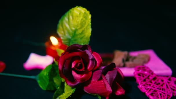 Feliz Dia Dos Namorados Com Rosa Chocolate Vela Queima Coleção — Vídeo de Stock