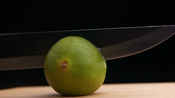 Vápenné plody nakrájejte na nůž. Sbírka záběrů