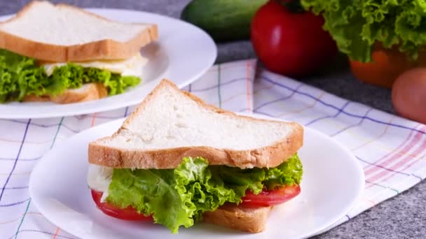 Hemlagad näringsfrukost med smörgås — Stockvideo