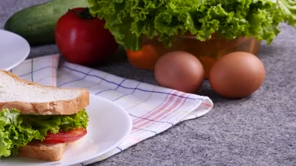 Desayuno casero de nutrición con sándwich — Vídeos de Stock