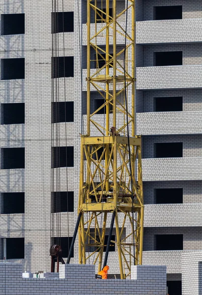 Site Construction Immeubles Appartements Inachevés Travailleurs Construction Pose Briques Grues — Photo