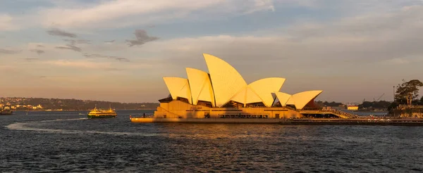 Sydney Harbor Australia 2018 Sydney Opera House Sunset 주위를 선회하고 — 스톡 사진