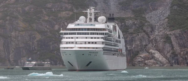 Tracy Arm Fjord Alaska August 2018 Seabourn Sojourn Drifting Tracy — Stock Photo, Image