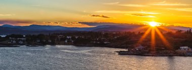 Victoria, British Columbia, Kanada 'daki limanda gün batımı
