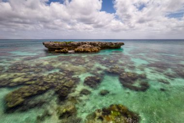 Mare, Yeni Kaledonya sahillerinde güzel mercan resifi oluşumu