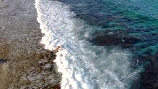 Veduta Aerea Drone Onde Spruzzi Sulla Costa Aruba Nei Caraibi — Video Stock