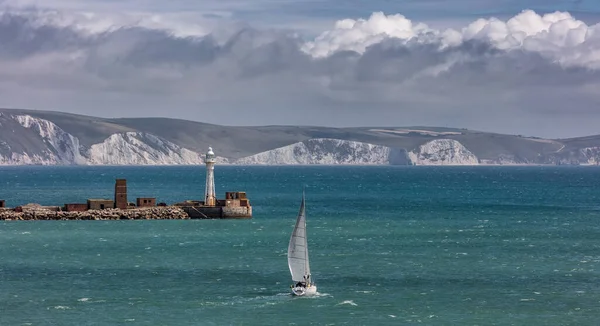 Tiro Ângulo Alto Veleiro Branco Navegando Weymouth Bay Reino Unido — Fotografia de Stock