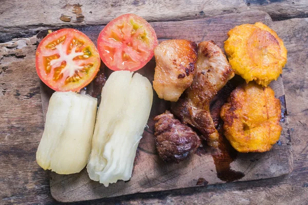 Grill Pork Con Yucca Banana — Foto de Stock