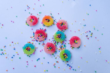 gummies ve renkli şekerler