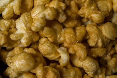 Patlamış Mısır ile karamel