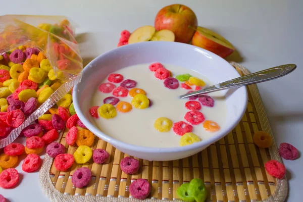 Hälsosam frukost färgglada flingor — Stockfoto