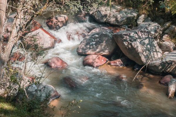 Beautiful river landscape with huge rocks and crystal clear waters — Stock Photo, Image