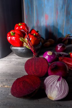 Pancar Ve Mor Soğan ın Natürmortu Rustik Ahşap Masada Yarıya Bölündü