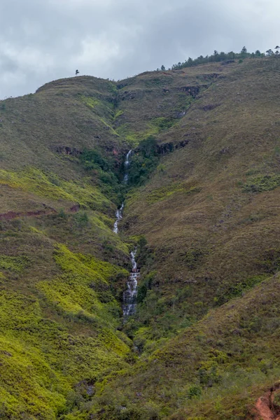 哥伦比亚山脉的瀑布 — 图库照片