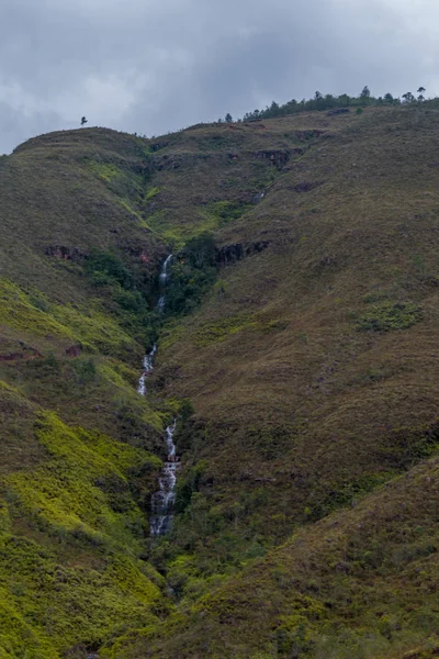 Waterfall in the mountains of colombia — Stock Photo, Image