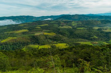 Şafakta Dağlık Manzara