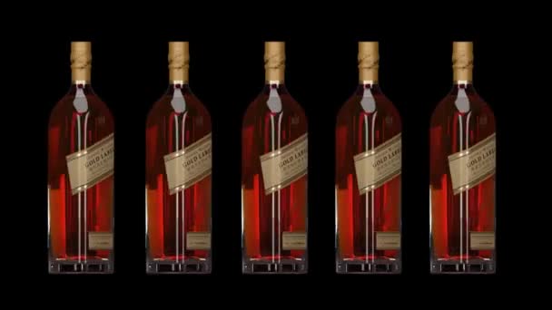 Londres Inglaterra Maio 2018 Reserva Etiquetas Ouro Johnnie Walker Johnnie — Vídeo de Stock