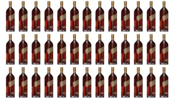 Londres Inglaterra Maio 2018 Reserva Etiquetas Ouro Johnnie Walker Johnnie — Vídeo de Stock