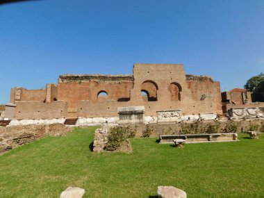 Ekim 2018, Patra, Yunanistan. Antik Roma Odeon müzik gösterileri için kullanılan bir binanın ön yüzü