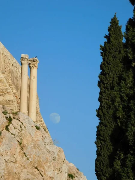 Enero 2019 Atenas Grecia Dos Columnas Corágicas Ladera Sur Acrópolis —  Fotos de Stock