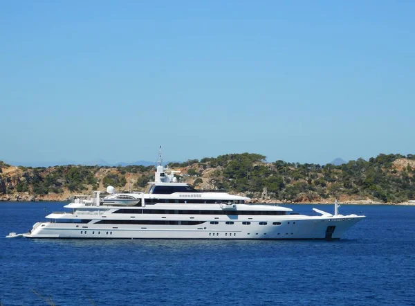 Eine Luxusjacht Der Nähe Der Küste Von Vouliagmeni Attika Griechenland — Stockfoto