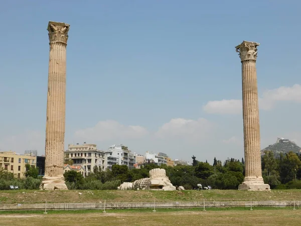 Tanrı Zeus Tapınağının Antik Kolonları Atina Yunanistan Kırık Bir Kolon — Stok fotoğraf