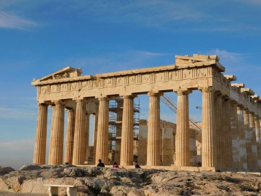 Şubat 2020, Atina, Yunanistan. Atina, Yunanistan 'daki Tanrıça Athena' nın antik tapınağı Parthenon 'un manzarası