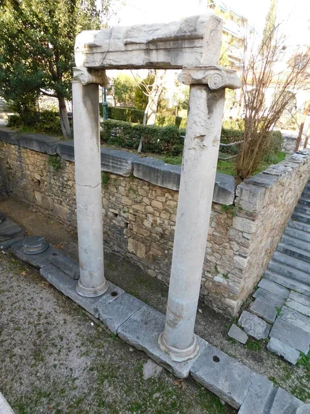 Colonnes Péristyle Antique Près Église Sainte Catherine Athènes Grèce — Photo