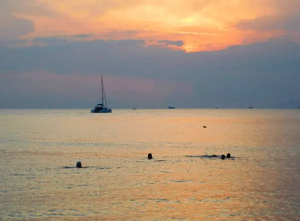 Swimmers Boats Sunset Shore Glyfada Greece — Stock Photo, Image