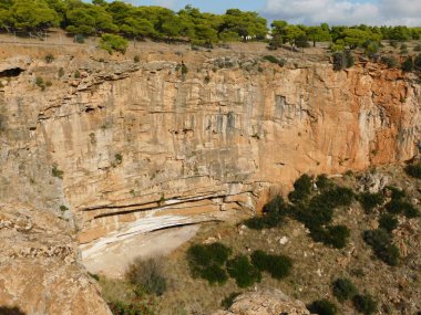 Yunanistan 'ın Attica kentinde Lavrio yakınlarındaki Kaos adlı büyük bir kara krizi
