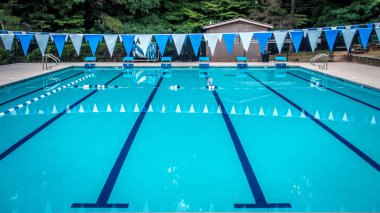 kimse ile Açık Yüzme Havuzu