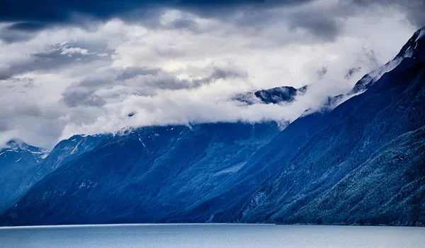 Bellissimo Tramonto Paesaggio Nuvoloso Alaska Montagne — Foto Stock
