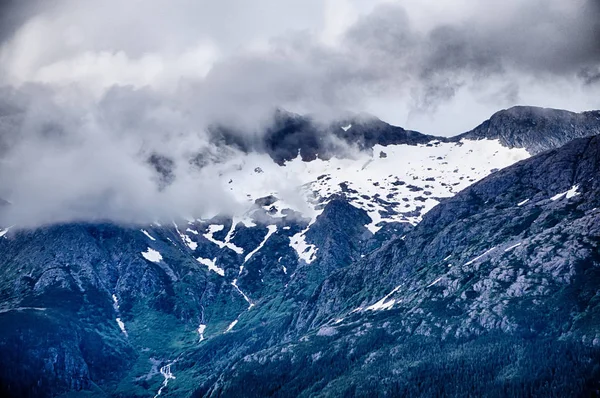 Bellissimo Tramonto Paesaggio Nuvoloso Alaska Montagne — Foto Stock