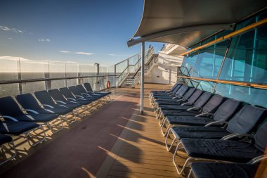 alaska cruise gemi güverte üzerinde