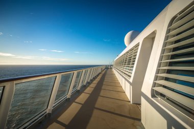 alaska cruise gemi güverte üzerinde