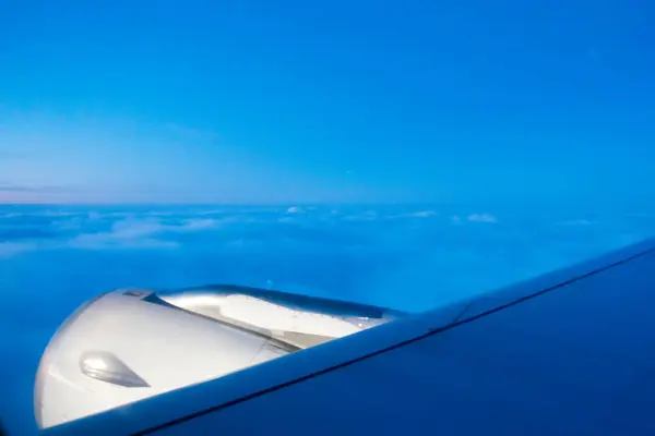 Uitzicht Uit Het Raam Van Een Vliegtuig — Stockfoto