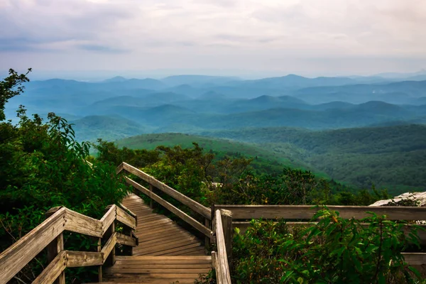 Cumeeira Áspera Com Vista Para Área Visualização Fora Paisagem Azul — Fotografia de Stock