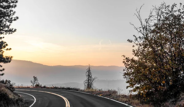 Vackra Slingrande Väg Genom Yosemite National Park — Stockfoto