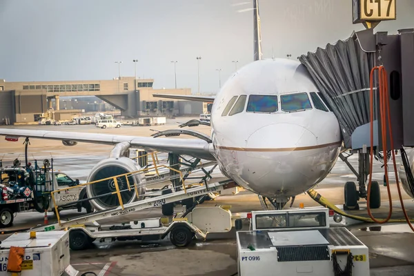 Aankomst Vertrek Vliegtuig Luchthaven — Stockfoto